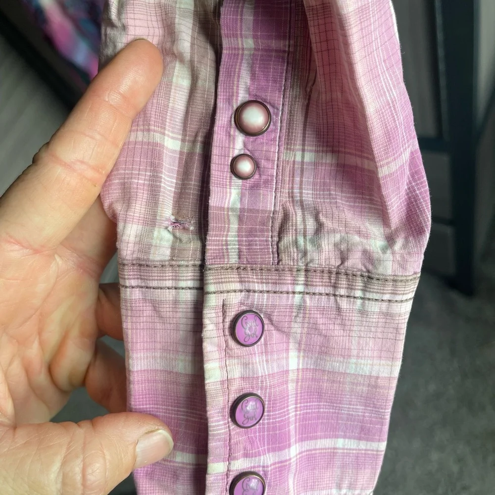 Bundle of two women’s pink western button-up shirts sz medium Cruel Girl & Roper - Picture 15 of 16